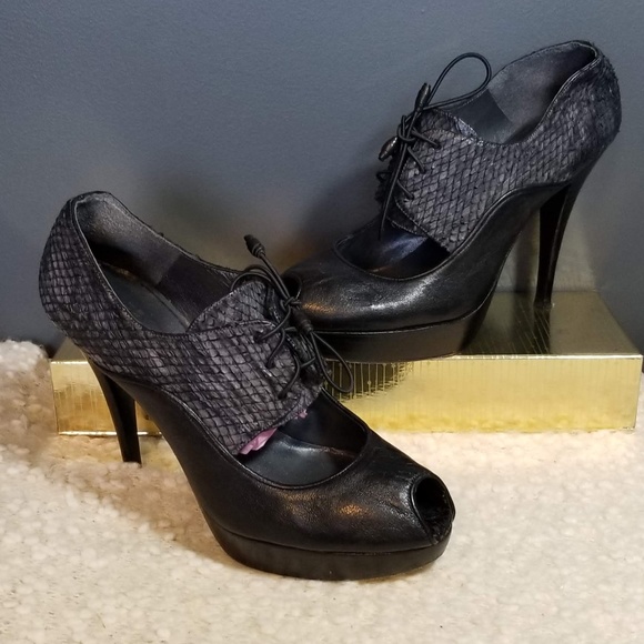 Stuart Weitzman Shoes - STUART WEITZMAN Black Reptile Print Leather Heels!